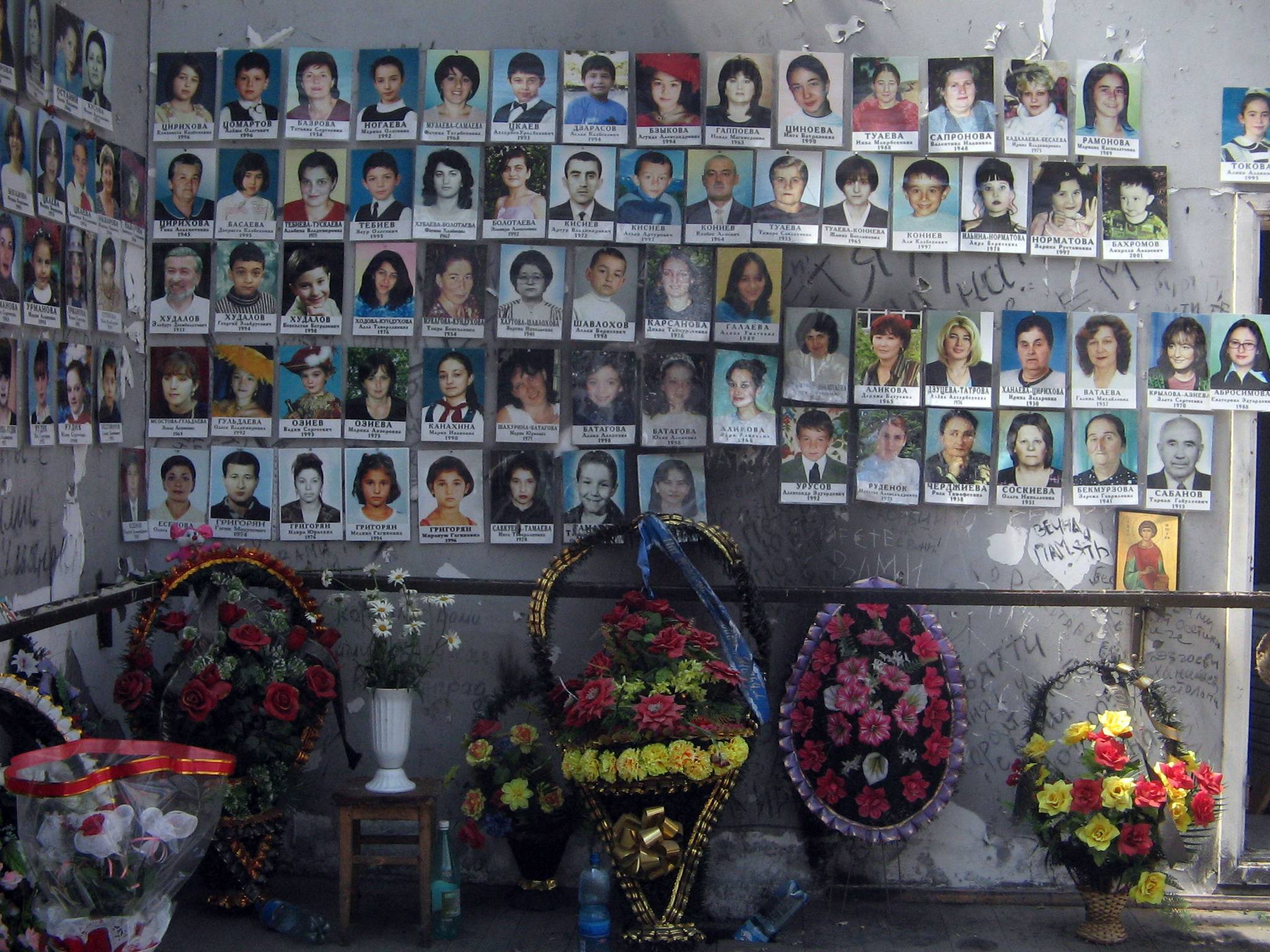 Что случилось 1 сентября в беслане 2004. Линейка в Беслане 1 сентября 2004 года.