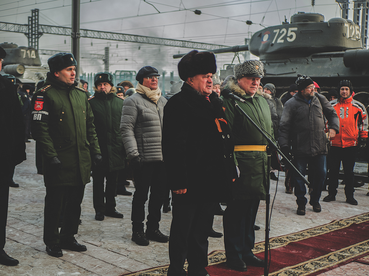 На момент приезда. Эшелон в Иркутске стоит.