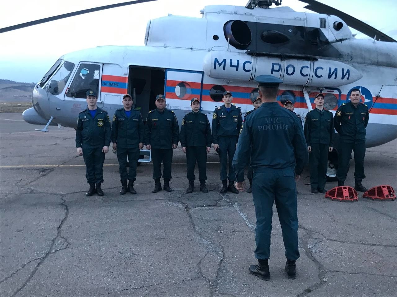 Поджог вертолета новости. Поджек верталета Норильск. Светлый пожар МЧС Якутия. Ми-8 МЧС упал в Вытегре картинки лагеря.